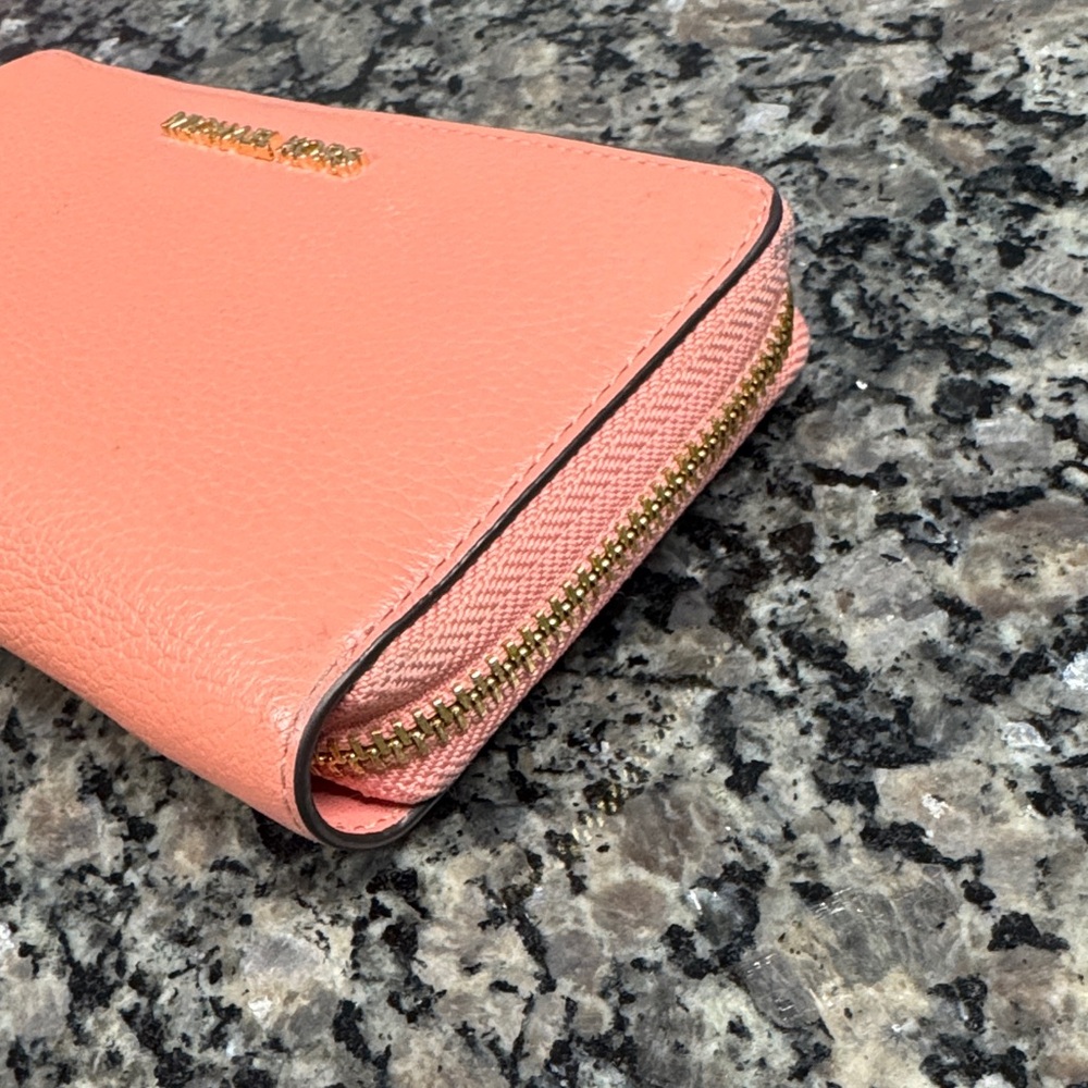 Michael Kors Coral leather Wristlet Clutch - Picture 4 of 16
